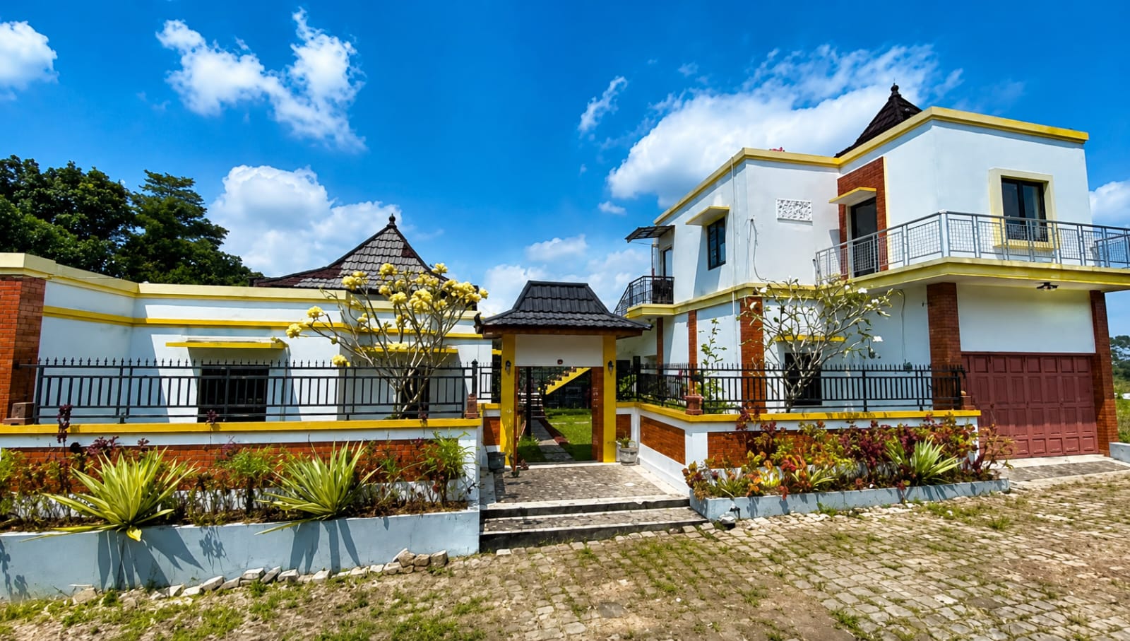 Saung Suluh Villa